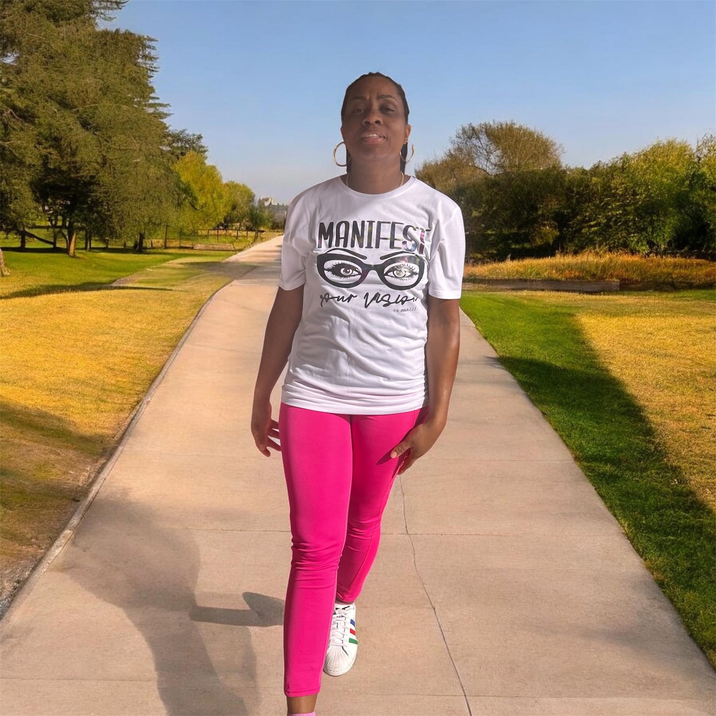 Fierce and functional. The Discipline Legging in Pink brings bold fuchsia energy to high-performance structure — compression waistband, side phone pocket, waist card pocket, and a fit that works as hard as you do.