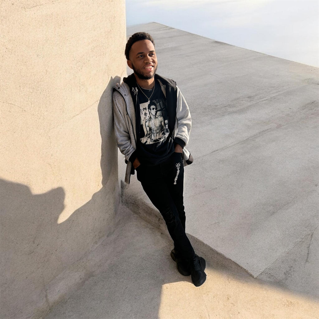 Dark. Deliberate. Done right. Onyx Discipline Denim is the after-hours essential — deep off-black with distressed detail and the TAUGEMPIE mark for the man who never cuts corners.

There’s a reason black never goes out of style — it’s the uniform of intention.