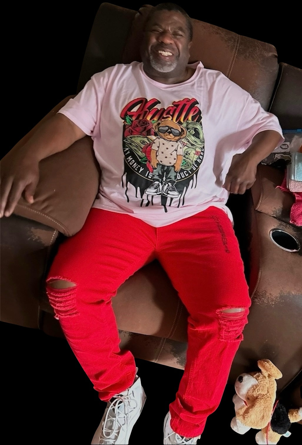 Some fits whisper. Crimson speaks. The Discipline Denim in Crimson is the choice of the one who moves through the world with unapologetic confidence — a saturated red colorway anchored by dual distressed knee detail and TAUGEMPIE’s vertical logo mark running down the thigh.