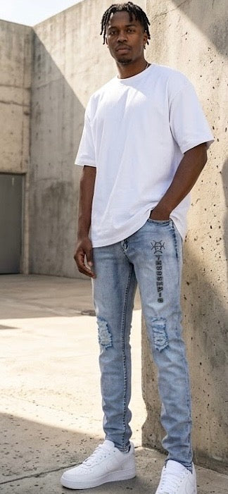 The original, reimagined. Indigo Discipline Denim brings classic blue denim into TAUGEMPIE’s world — slim fit, branded logo, distressed knees, and a stretch blend that moves with purpose.