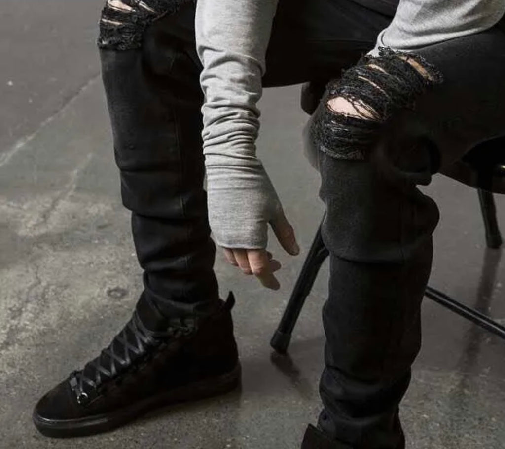 Dark. Deliberate. Done right. Onyx Discipline Denim is the after-hours essential — deep off-black with distressed detail and the TAUGEMPIE mark for the man who never cuts corners.

There’s a reason black never goes out of style — it’s the uniform of intention.