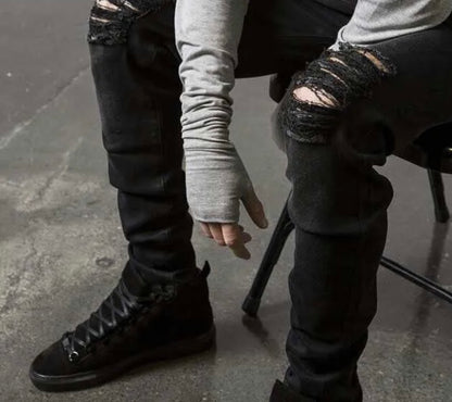 Dark. Deliberate. Done right. Onyx Discipline Denim is the after-hours essential — deep off-black with distressed detail and the TAUGEMPIE mark for the man who never cuts corners.

There’s a reason black never goes out of style — it’s the uniform of intention.