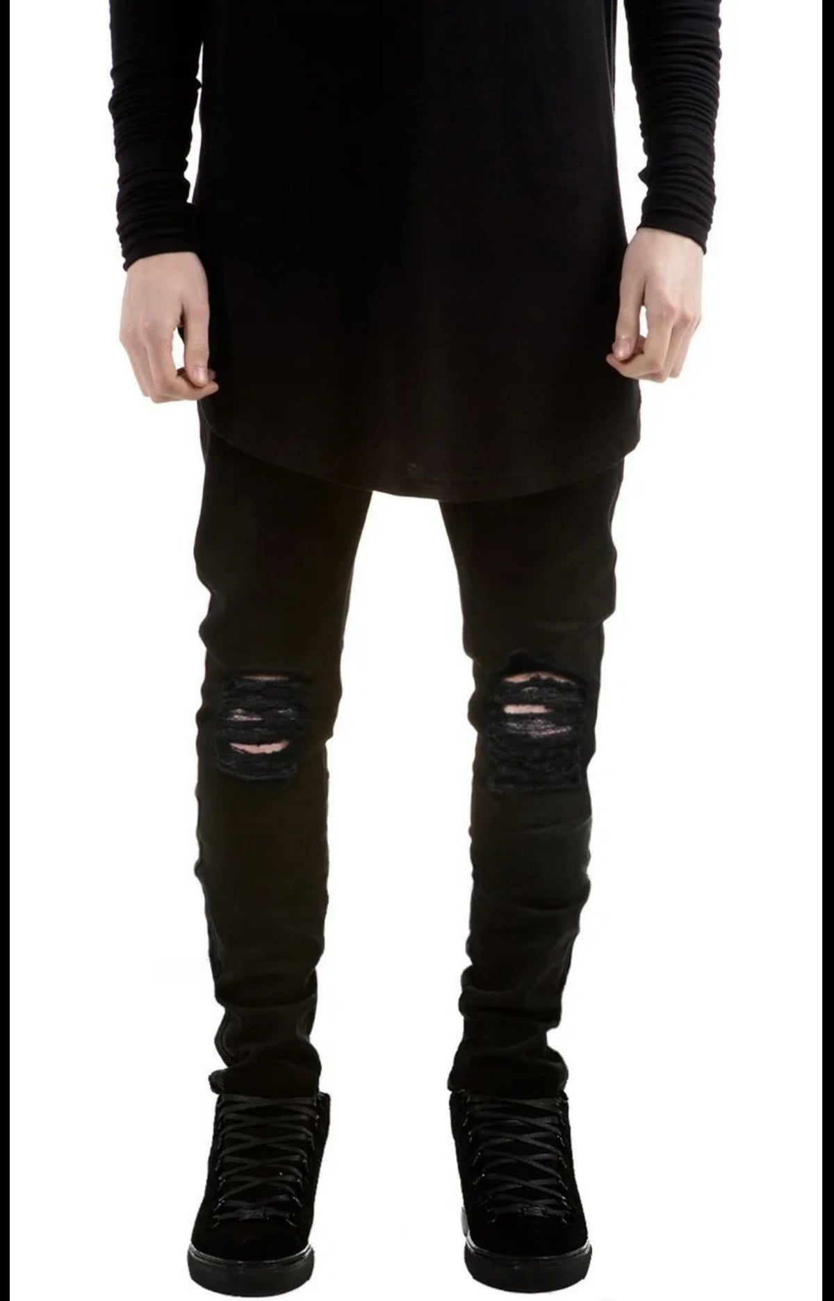 Dark. Deliberate. Done right. Onyx Discipline Denim is the after-hours essential — deep off-black with distressed detail and the TAUGEMPIE mark for the man who never cuts corners.

There’s a reason black never goes out of style — it’s the uniform of intention.