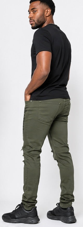 Built for the field and the culture. Terrain Discipline Denim channels military heritage into elevated streetwear — army green, distressed detail, and the TAUGEMPIE mark for the man who moves with purpose.
