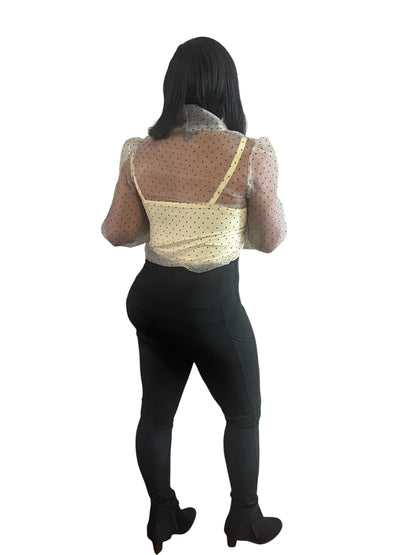 Built to move. Built to hold. The Discipline Legging in Black is the everyday essential — high waist compression, side phone pocket, waist card pocket, and a no-camel-toe construction that keeps everything in place.
