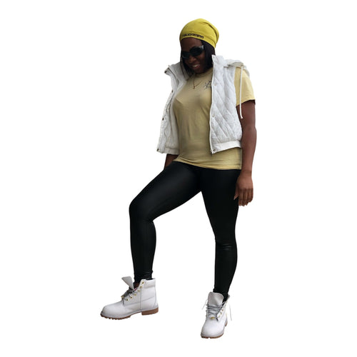 Built to move. Built to hold. The Discipline Legging in Black is the everyday essential — high waist compression, side phone pocket, waist card pocket, and a no-camel-toe construction that keeps everything in place.
