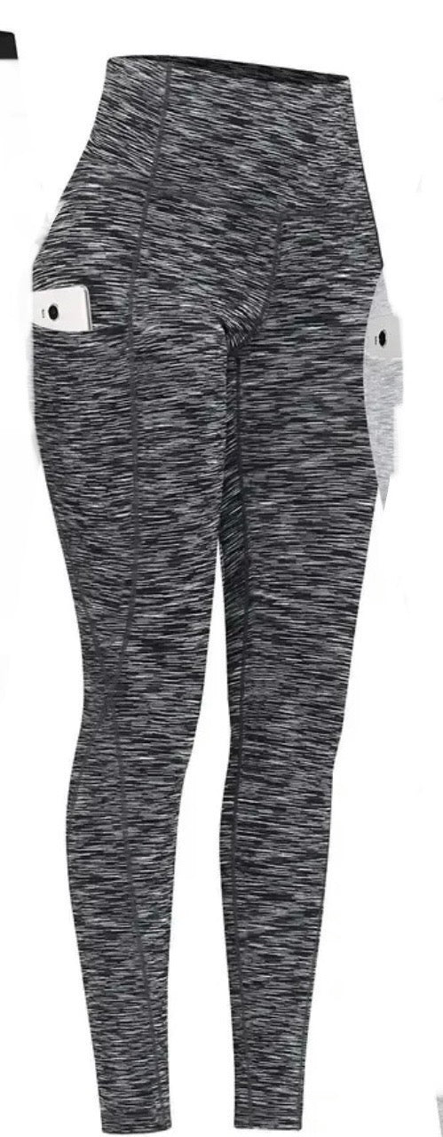 Neutral done right. The Discipline Legging in Static Gray brings heathered texture to high-performance structure — compression waistband, side phone pocket, waist card pocket, and all-day comfort built in.